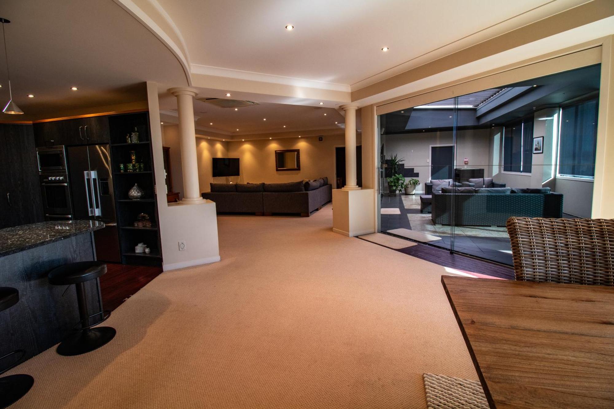 Large Luxury Apartment Located Right In Town Taupo Exterior photo