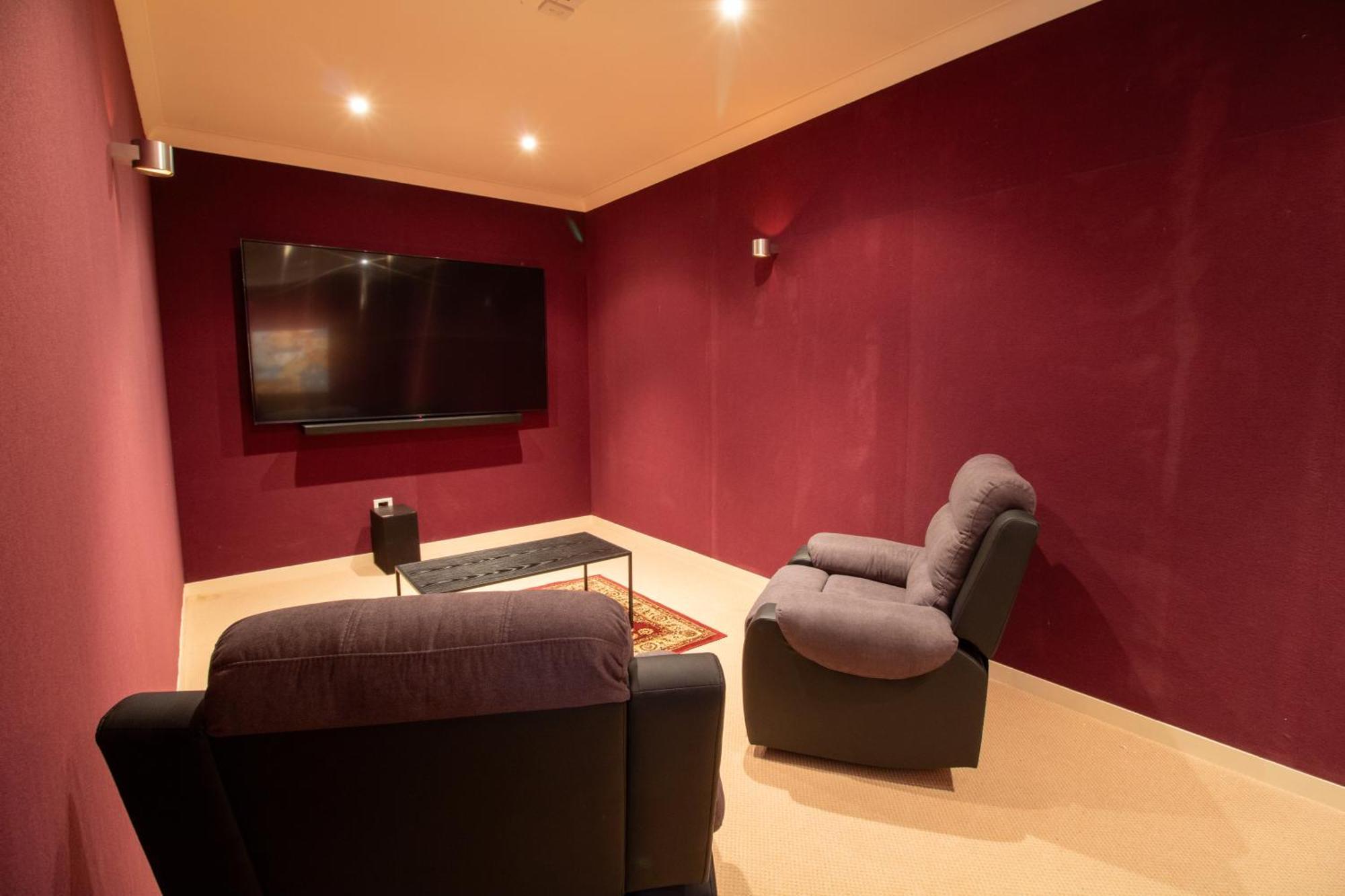 Large Luxury Apartment Located Right In Town Taupo Exterior photo