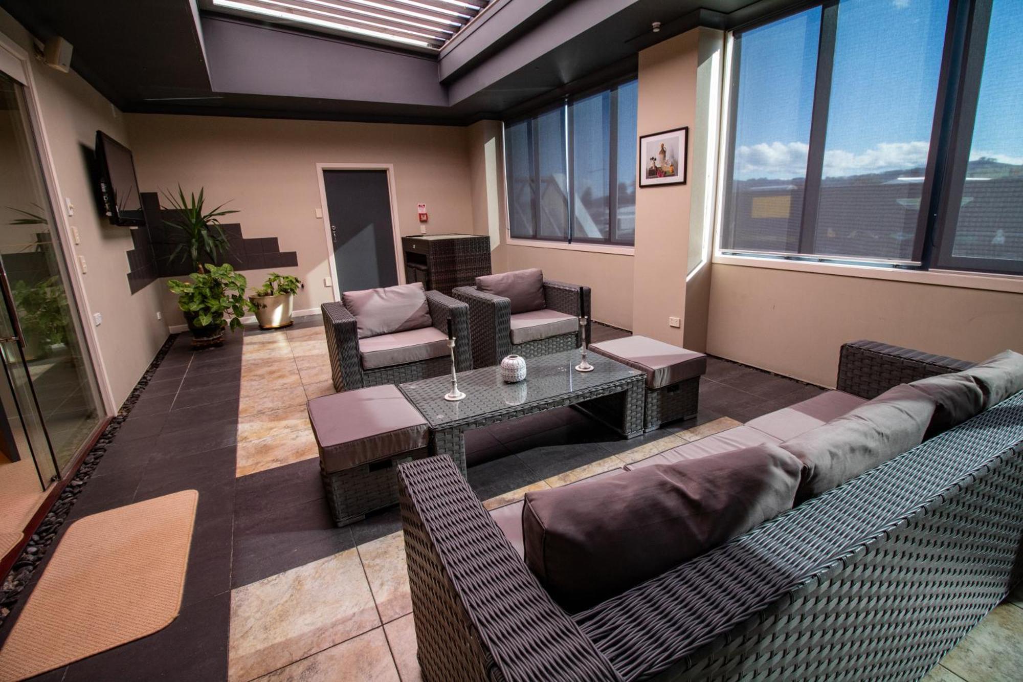 Large Luxury Apartment Located Right In Town Taupo Exterior photo