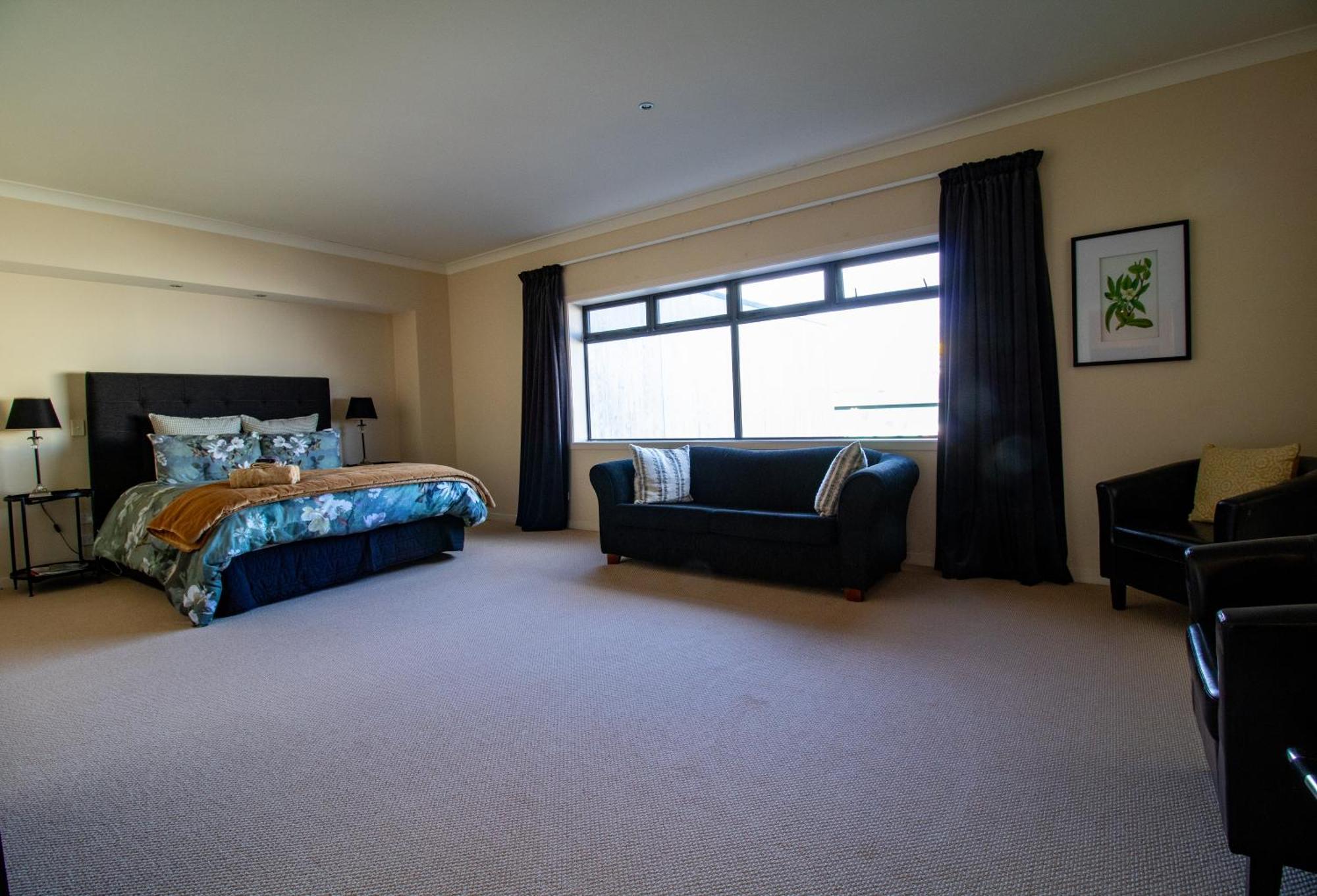 Large Luxury Apartment Located Right In Town Taupo Exterior photo