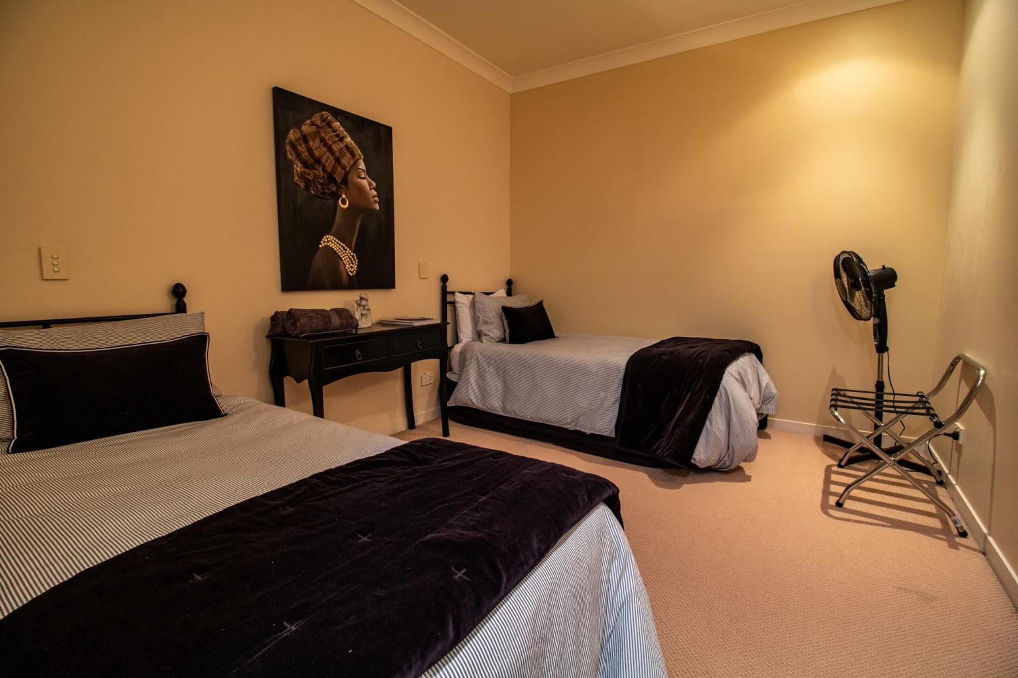 Large Luxury Apartment Located Right In Town Taupo Exterior photo