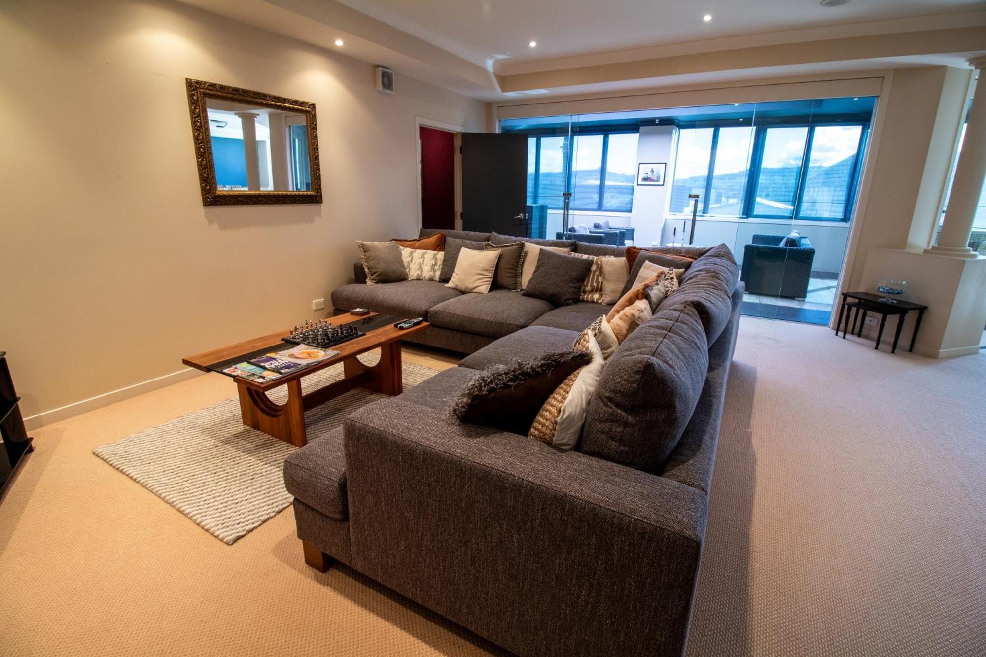 Large Luxury Apartment Located Right In Town Taupo Exterior photo